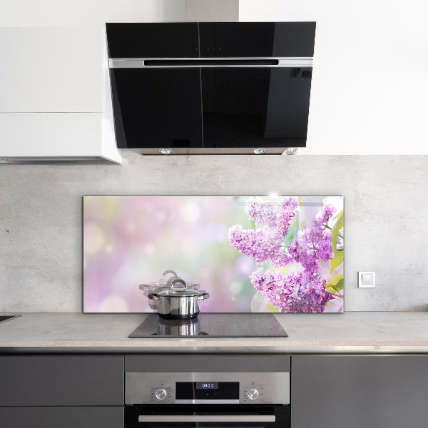 Panou sticlă bucătărie Vară înflorită de liliac în grădină