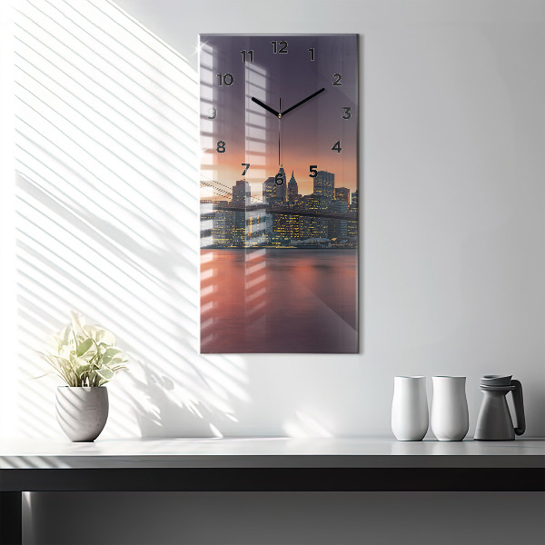 Ceas vertical de perete din sticlă East River din New York