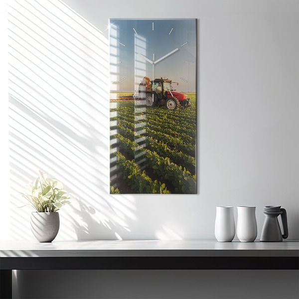 Ceas vertical de perete din sticlă Tractor într-un câmp agricol