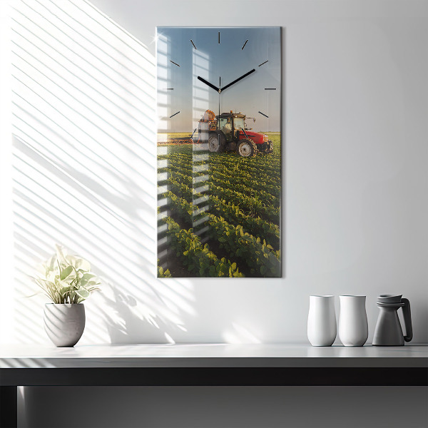 Ceas vertical de perete din sticlă Tractor într-un câmp agricol