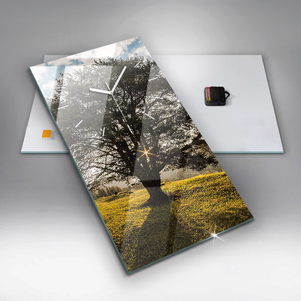 Ceas vertical de perete din sticlă Un copac pe un deal