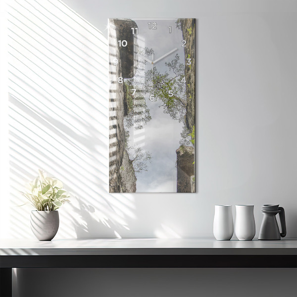 Ceas vertical de perete din sticlă Oraș rock din Republica Cehă