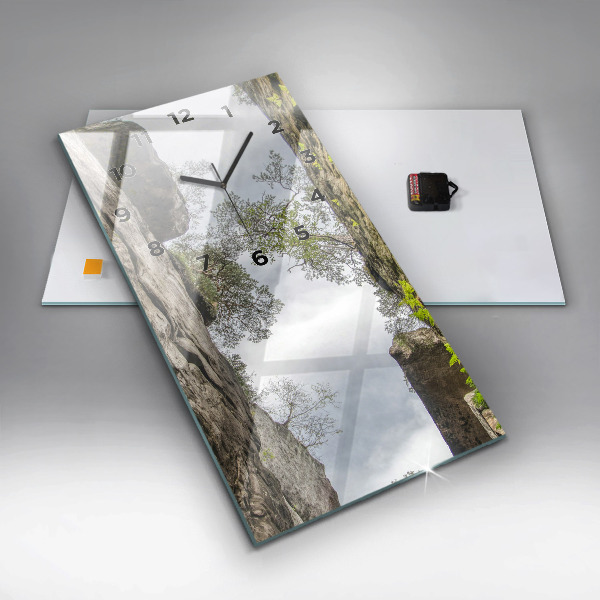 Ceas vertical de perete din sticlă Oraș rock din Republica Cehă