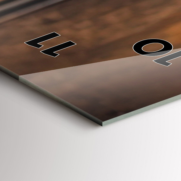 Ceas vertical de perete din sticlă O cană de cafea