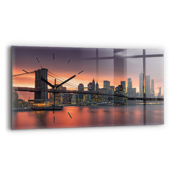 Ceas orizontale de perete din sticlă East River din New York