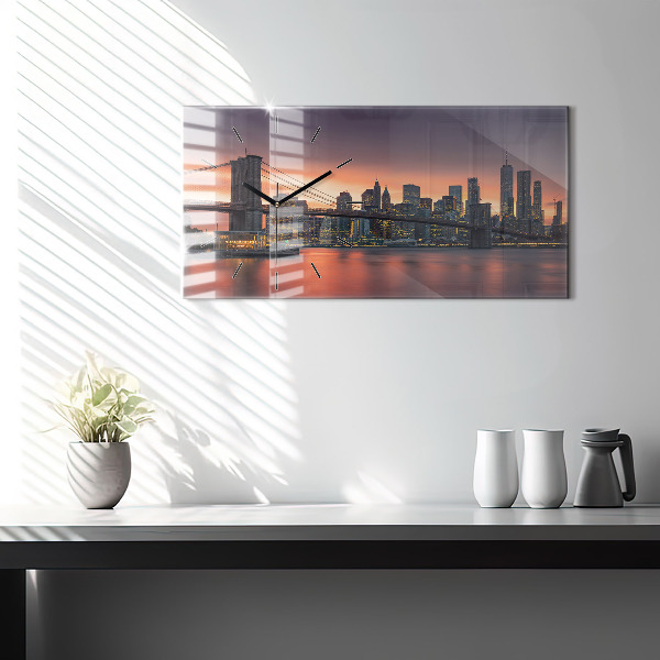 Ceas orizontale de perete din sticlă East River din New York