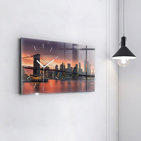 Ceas orizontale de perete din sticlă East River din New York