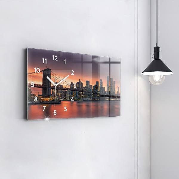 Ceas orizontale de perete din sticlă East River din New York