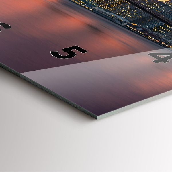 Ceas pătrat de perete din sticlă East River din New York