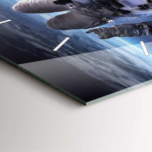 Ceas pătrat de perete din sticlă Astronaut deasupra pământului