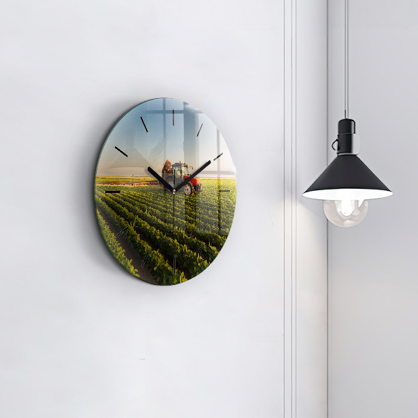Ceas rotund de perete din sticlă Tractor într-un câmp agricol